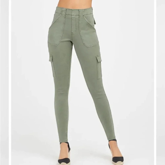 SPANX Stretch Twill Ankle Cargo Pant Soft sage NWT women’s size SP Shaping - Picture 1 of 15